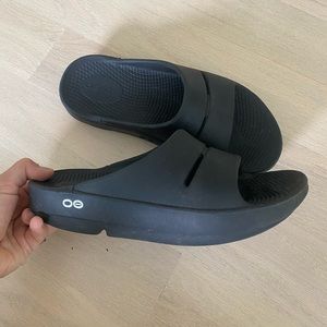OOFOS new size 6 womens slides. Only worn once.